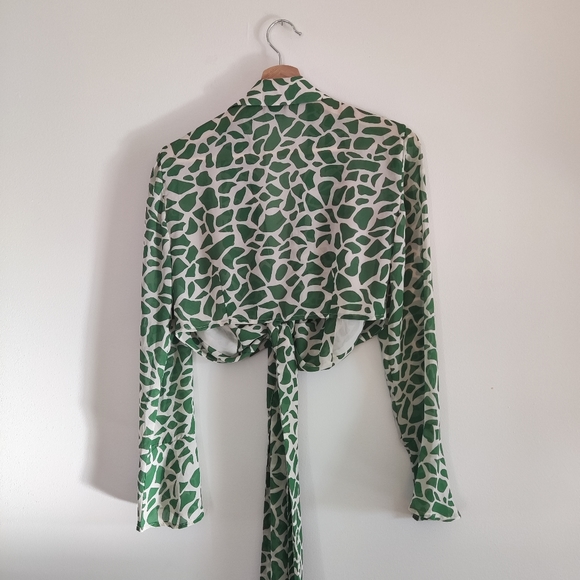 Dynamite Green Giraffe Print 2 Piece Set - Picture 5 of 8